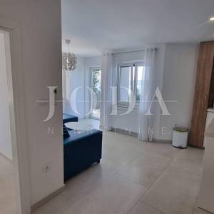 Crikvenica, kuća sa osam apartmana