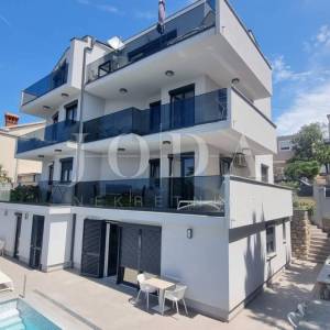 Crikvenica, kuća sa osam apartmana