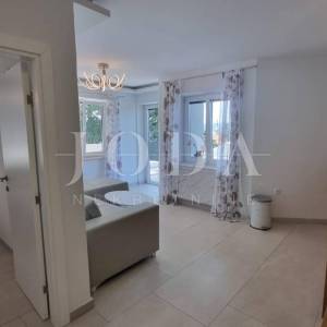 Crikvenica, kuća sa osam apartmana