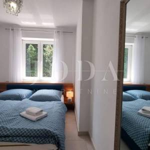 Crikvenica, kuća sa osam apartmana