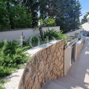 Crikvenica, kuća sa osam apartmana