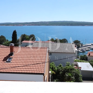 Crikvenica, kuća sa poslovnim prostorom na odličnoj lokaciji