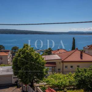 Crikvenica, kuća sa poslovnim prostorom na odličnoj lokaciji