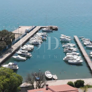 Crikvenica, kuća sa poslovnim prostorom na odličnoj lokaciji