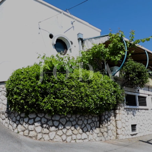 Crikvenica, kuća sa poslovnim prostorom na odličnoj lokaciji