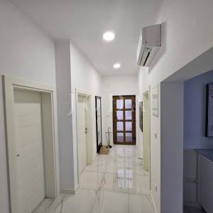 CRIKVENICA, kuća sa tri stambene jedinice i bazenom