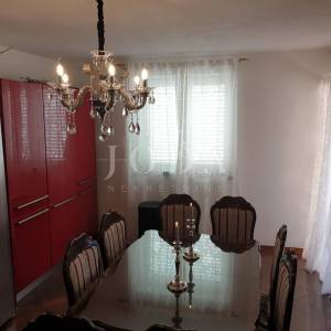 CRIKVENICA, kuća sa tri stambene jedinice i bazenom