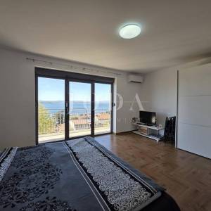 Crikvenica- Kuća sa više apartmana u blizini centra 