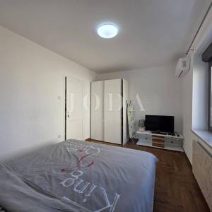 Crikvenica- Kuća sa više apartmana u blizini centra 