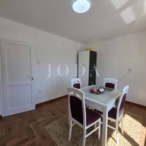 Crikvenica- Kuća sa više apartmana u blizini centra 