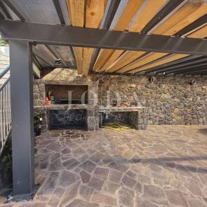 Crikvenica- Kuća sa više apartmana u blizini centra 