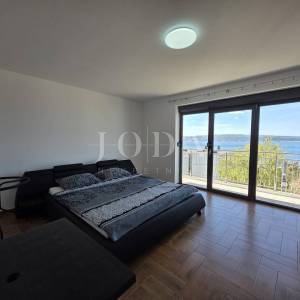 Crikvenica- Kuća sa više apartmana u blizini centra 