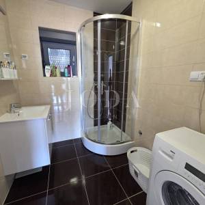 Crikvenica- Kuća sa više apartmana u blizini centra 