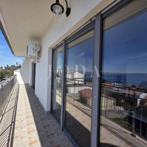 Crikvenica- Kuća sa više apartmana u blizini centra 