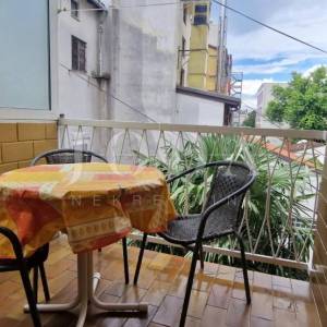 Crikvenica, kuća u centru sa uhodanim turističkim poslovanjem 