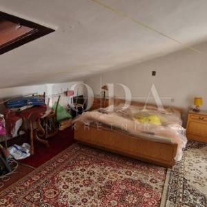 Crikvenica, kuća u centru sa uhodanim turističkim poslovanjem 