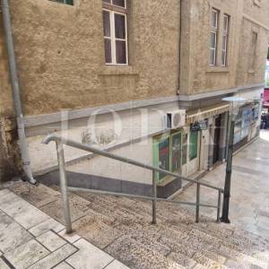 Crikvenica, kuća u centru sa uhodanim turističkim poslovanjem 