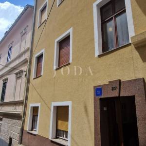 Crikvenica, kuća u centru sa uhodanim turističkim poslovanjem 