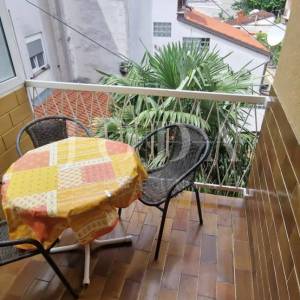 Crikvenica, kuća u centru sa uhodanim turističkim poslovanjem 
