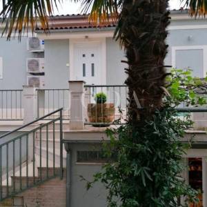 Crikvenica kuća u centru sa tri stana