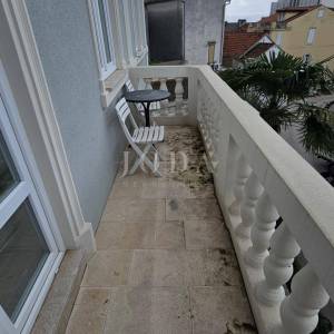 Crikvenica kuća u centru sa tri stana