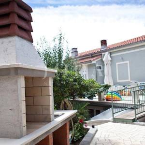 Crikvenica kuća u centru sa tri stana