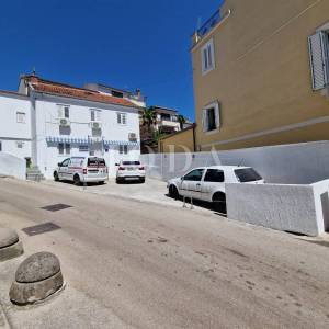 Crikvenica, kuća u centru sa četiri parkirna mjesta