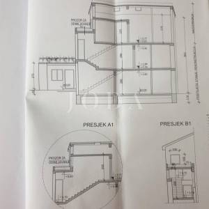 Crikvenica, kuća u centru sa četiri parkirna mjesta