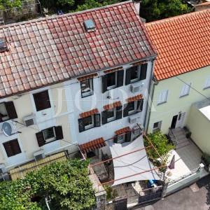 Crikvenica, kuća u nizu na odličnoj lokaciji
