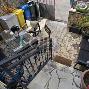 Crikvenica, kuća u nizu na odličnoj lokaciji