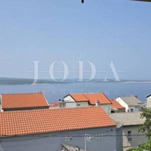 Crikvenica, kuća u nizu na odličnoj lokaciji