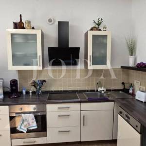 Crikvenica, kuća u nizu na odličnoj lokaciji