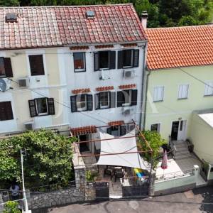 Crikvenica, kuća u nizu na odličnoj lokaciji