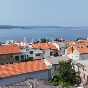 Crikvenica, kuća u nizu na odličnoj lokaciji