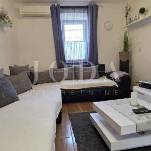 Crikvenica, kuća u nizu na odličnoj lokaciji