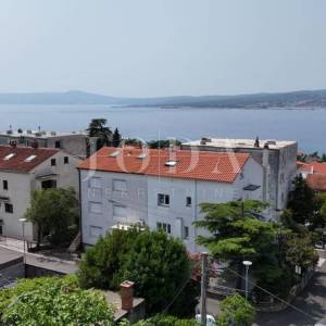 Crikvenica, kuća u nizu na odličnoj lokaciji