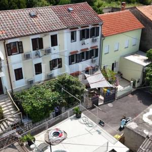 Crikvenica, kuća u nizu na odličnoj lokaciji