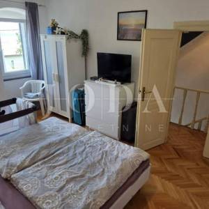 Crikvenica, kuća u nizu na odličnoj lokaciji