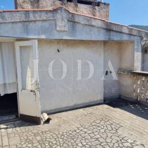 Crikvenica, kuća uz more, idealna prilika za renovaciju u drugom redu