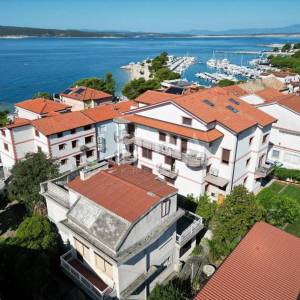 Crikvenica, kuća uz more, idealna prilika za renovaciju u drugom redu