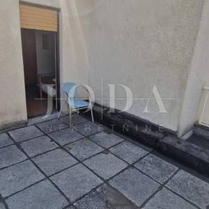 Crikvenica, kuća uz more, idealna prilika za renovaciju u drugom redu