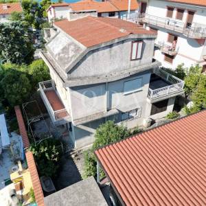 Crikvenica, kuća uz more, idealna prilika za renovaciju u drugom redu