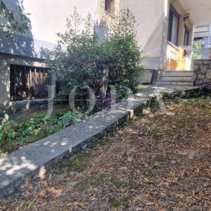 Crikvenica, kuća uz more, idealna prilika za renovaciju u drugom redu