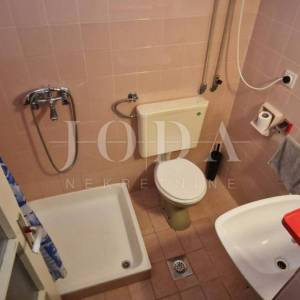 Crikvenica, kuća uz more, idealna prilika za renovaciju u drugom redu