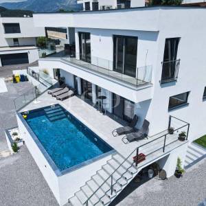 Crikvenica moderna kuća sa bazenom