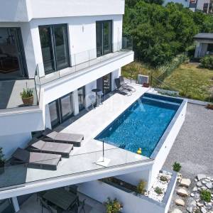 Crikvenica moderna kuća sa bazenom