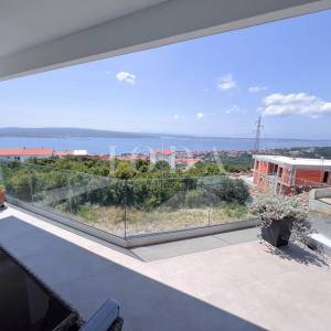 Crikvenica moderna kuća sa bazenom