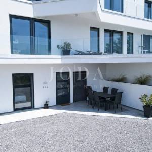 Crikvenica moderna kuća sa bazenom