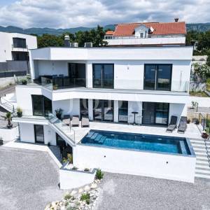 Crikvenica moderna kuća sa bazenom