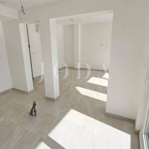 Crikvenica novogradnja prizemlje sa terasom